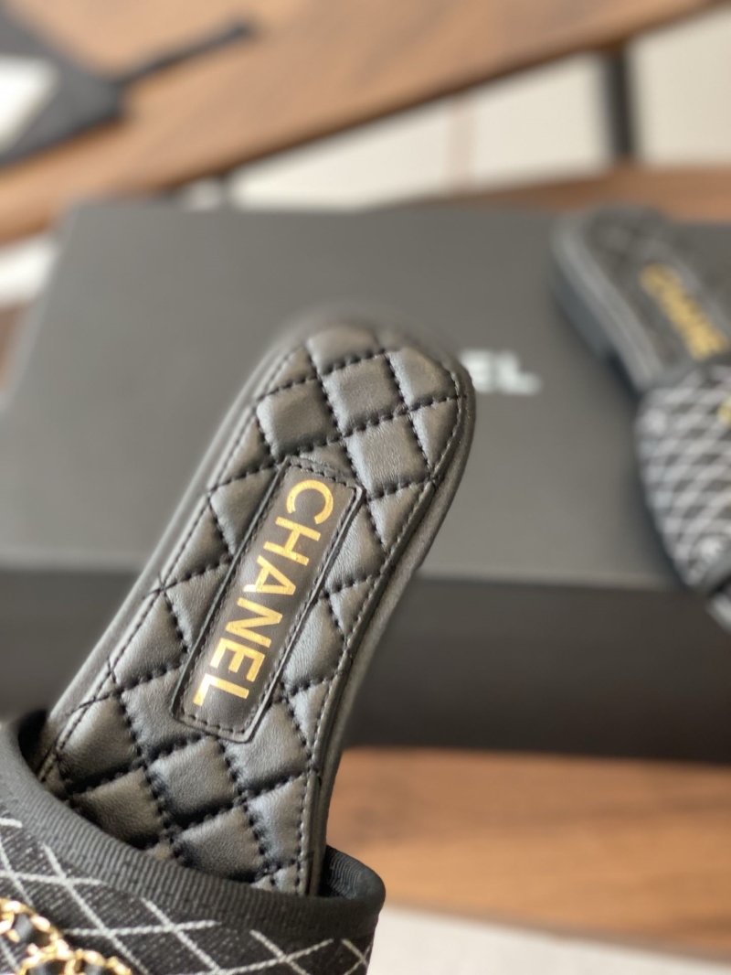 Ch**el slippers
